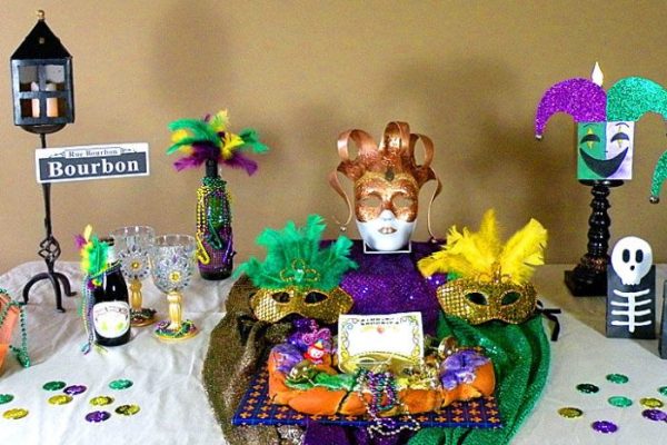 Mardi gras table decor