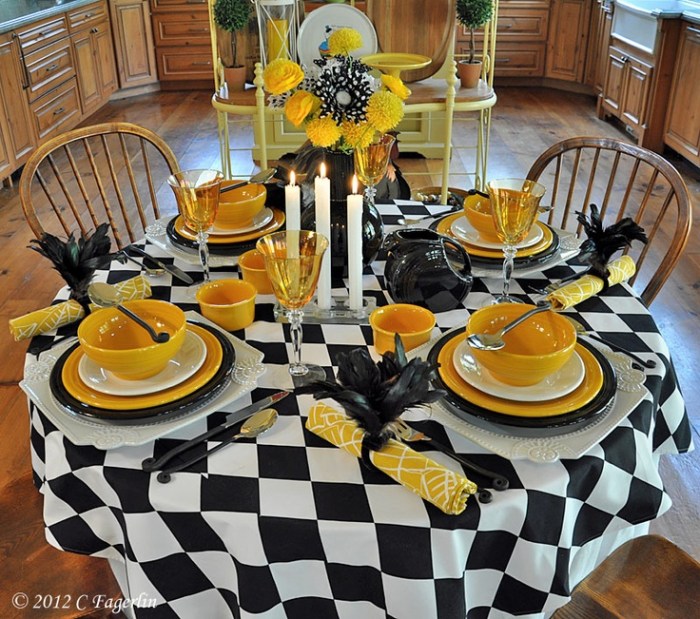 Yellow and black table decor