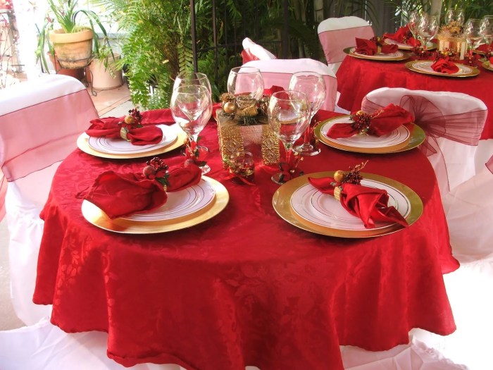 Christmas dining table decor